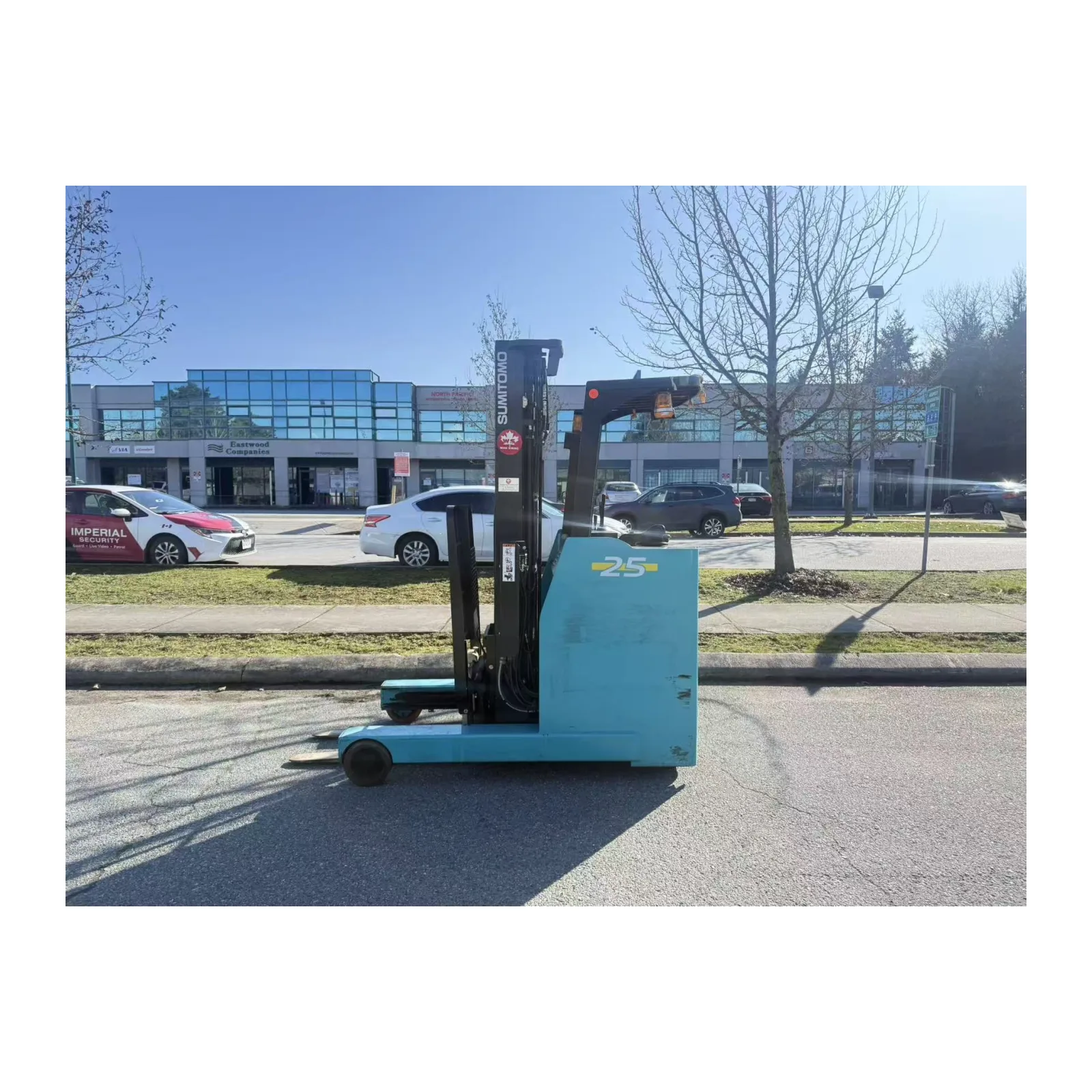 Sumitomo 62-FBRA25STE 5,000 lb electric forklift with side shift, mast and fork detail