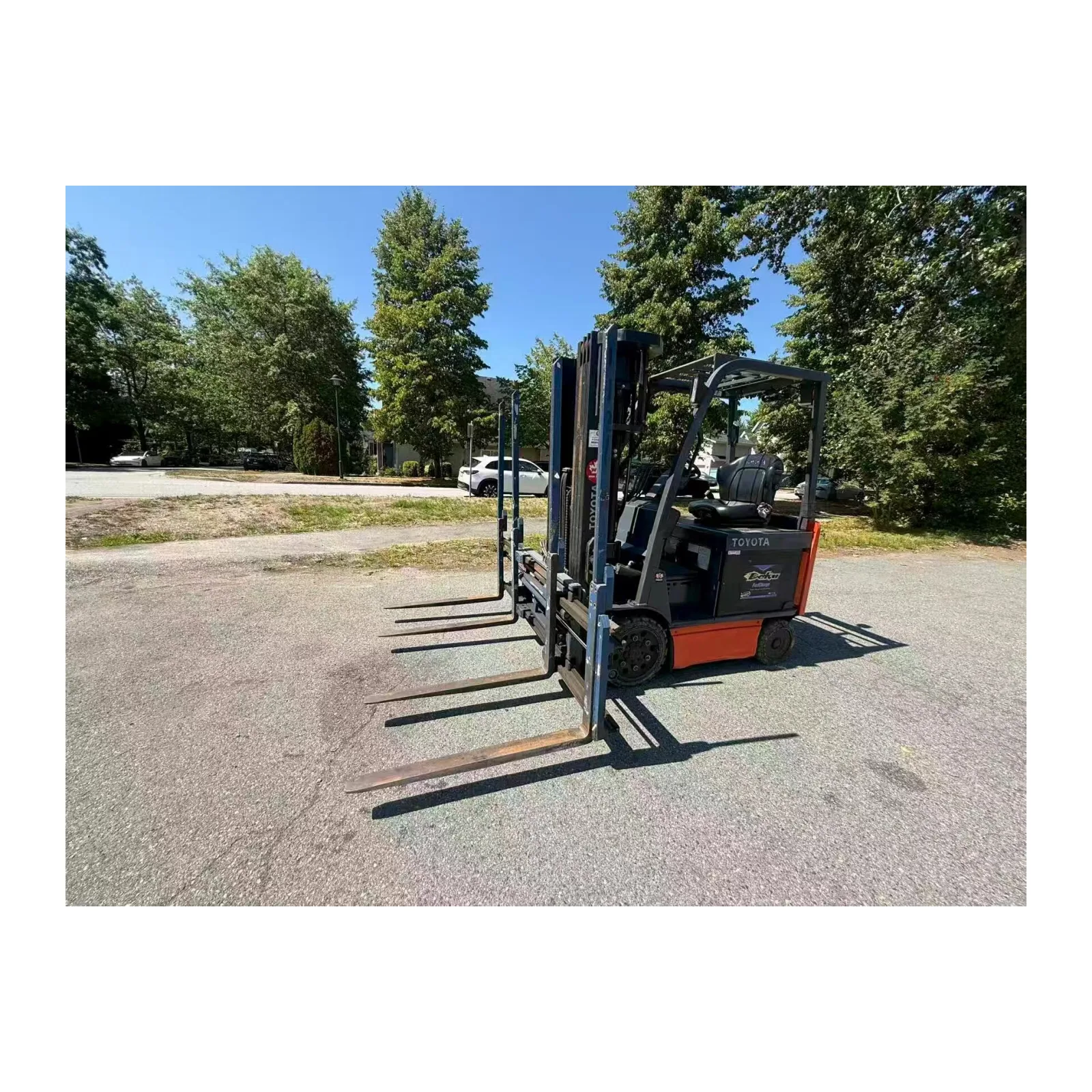 Toyota forklift with side shift and 5,000 lb capacity, front three-quarter view