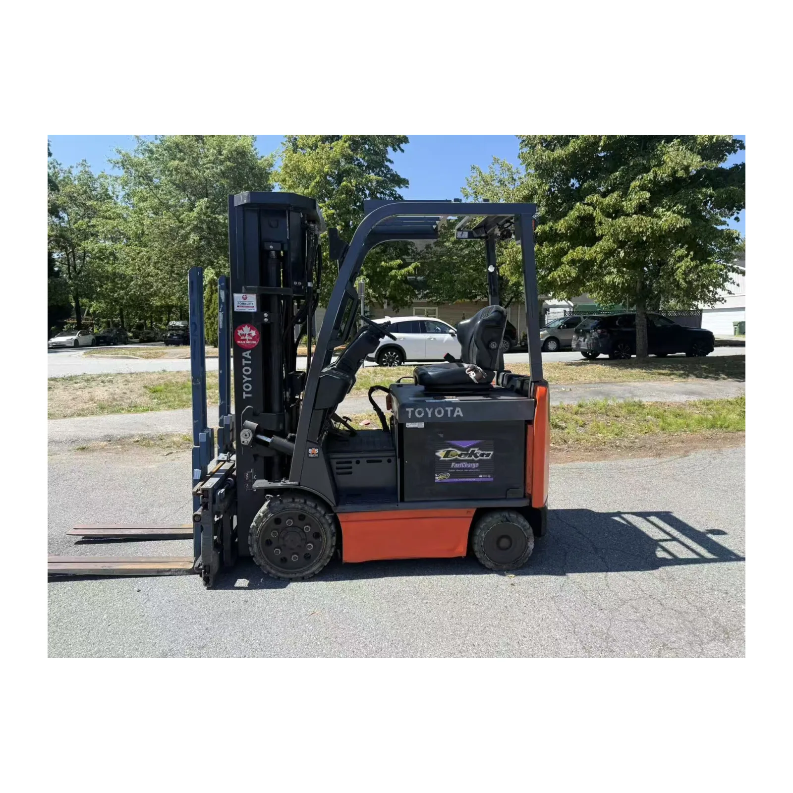 Toyota forklift with 5,000 lb capacity and side shift, main product view