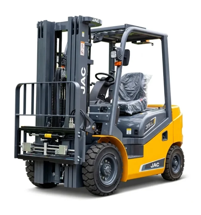 JAC CPQYD35J-II dual-fuel forklift with triplex mast and fork positioner, front right view