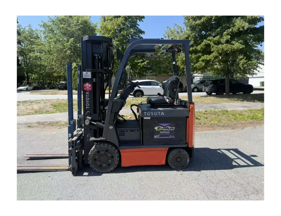 Toyota forklift with 5,000 lb capacity and side shift, main product view
